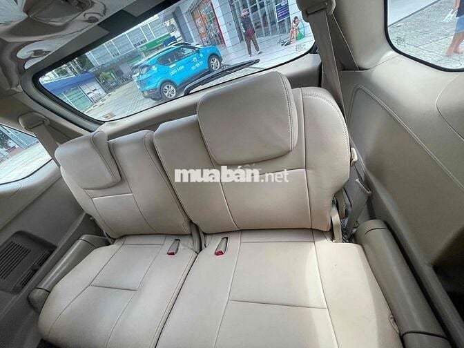 Toyota Fortuner 7 chỗ số sàn màu Bạc