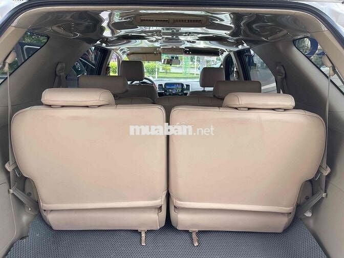 Toyota Fortuner 7 chỗ số sàn màu Bạc