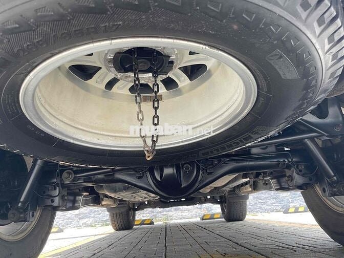 Toyota Fortuner 7 chỗ số sàn màu Bạc