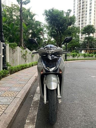 Bán xe SHi 150cc Việt Nam, SX 2017, mới 95%, màu trắng