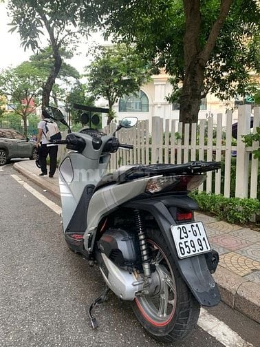 Bán xe SHi 150cc Việt Nam, SX 2017, mới 95%, màu trắng