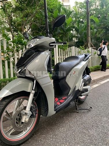 Bán xe SHi 150cc Việt Nam, SX 2017, mới 95%, màu trắng