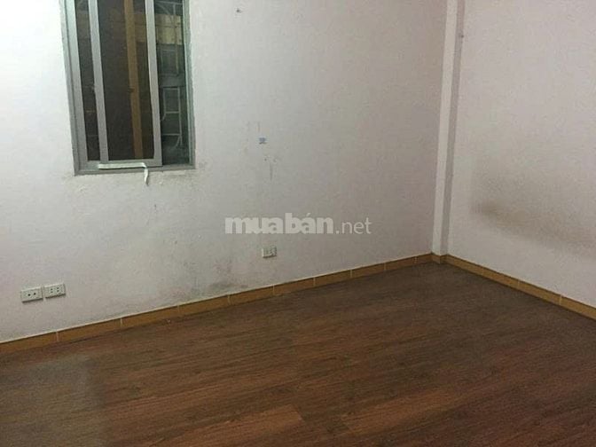 Nhà riêng ngõ 663 trương định gần nam đô dt60m2x3t giá 8tr 