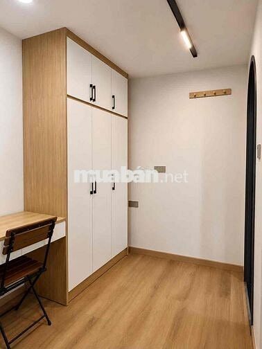 PHÒNG NGỦ TÁCH BẾP ĐẦY ĐỦ NỘI THẤT - CỬA SỔ LỚN - NGÃ 6 PHÙ ĐỔNG Q1