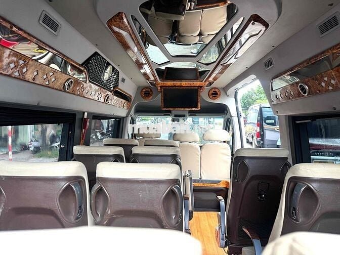 Hyundai Solati Limousine 2019 Trắng 16 chỗ