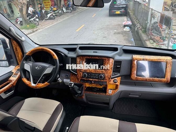 Hyundai Solati Limousine 2019 Trắng 16 chỗ