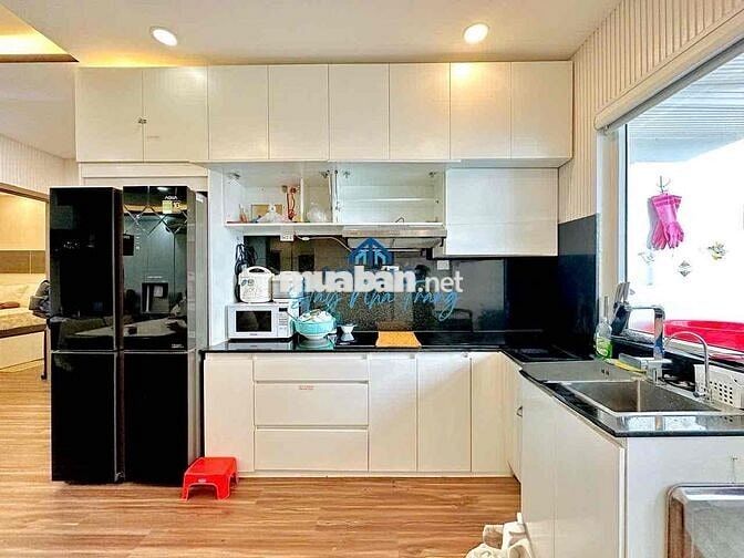 CHO THUÊ CĂN HỘ 2PN2WC - BAN CÔNG - GẦN BIỂN