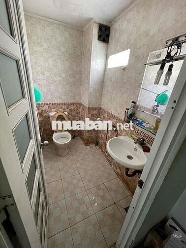 Cần bán nhà Bình Tân mặt tiền kênh lớn nhất tphcm đang hoàn thiện