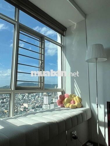 Căn hộ 2PN 94m2 full nội thất, tầng 32 view biển, ngay trung tâm ĐN