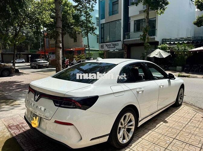 VinFast Lux A2.0 Base 2022 Trắng Tự động