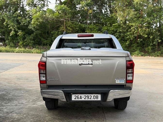 Isuzu D-Max 2016 MT xe chạy 10 vạn đẹp xuất sắc