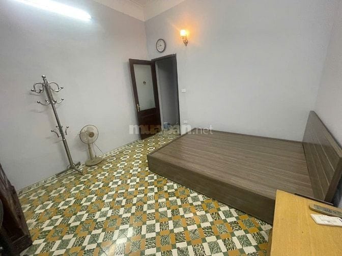 Ngõ 274, đường Trương Định, diện tích 55m2x3t va 20m2 sân trước sau, 1