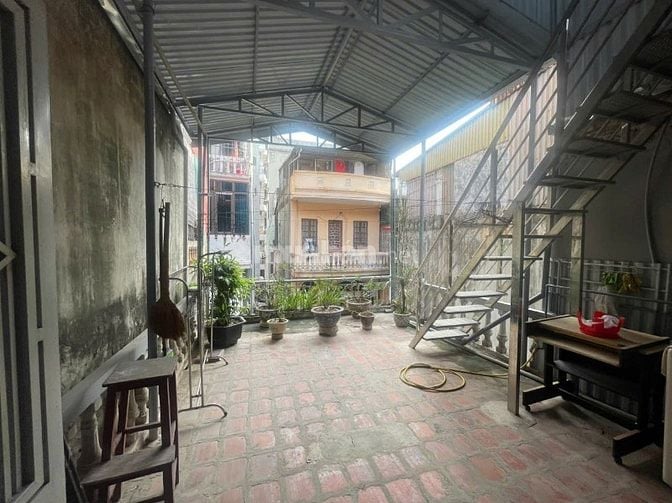 Ngõ 274, đường Trương Định, diện tích 55m2x3t va 20m2 sân trước sau, 1
