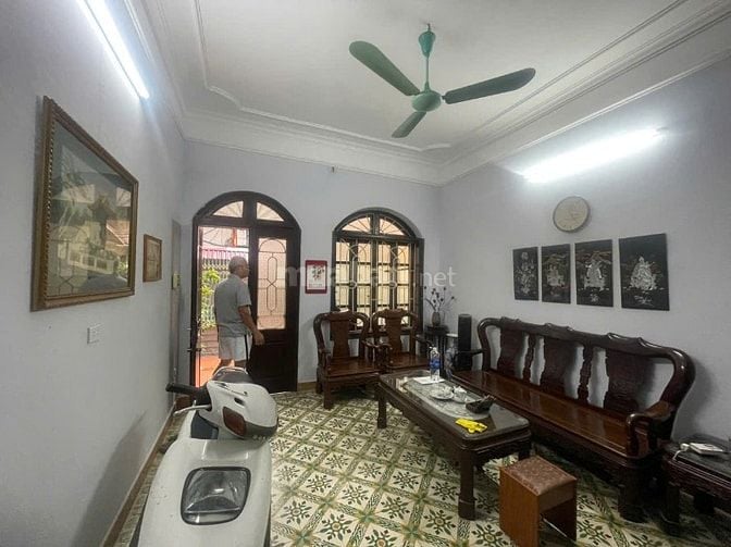 Ngõ 274, đường Trương Định, diện tích 55m2x3t va 20m2 sân trước sau, 1