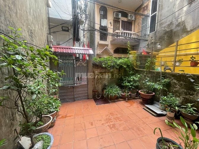 Ngõ 274, đường Trương Định, diện tích 55m2x3t va 20m2 sân trước sau, 1