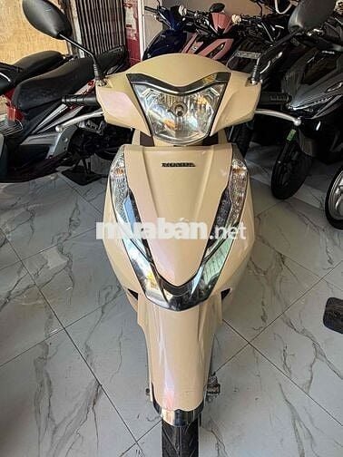 Honda Lead 2024 màu Kem