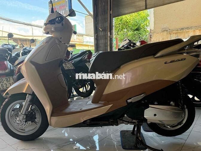 Honda Lead 2024 màu Kem