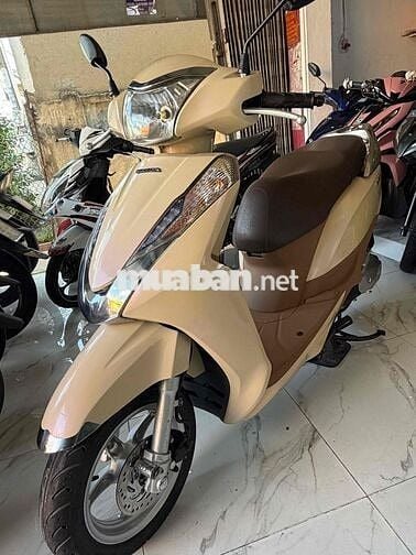 Honda Lead 2024 màu Kem
