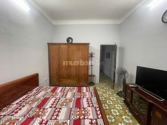 Ngõ 274, đường Trương Định, diện tích 55m2x3t va 20m2 sân trước sau, 1
