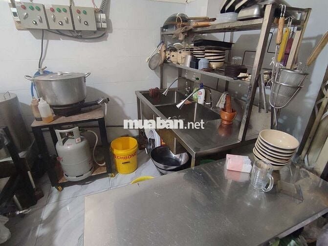 Mặt tiền Mã Lò vô là bán, có sẵn nội thất