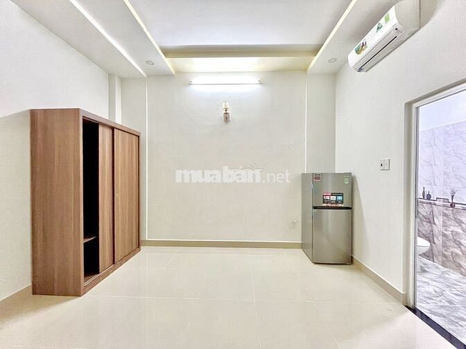 Phòng cửa sổ giếng trời (cửa chớp) mát rượi - thích hợp 2-3 người ở
