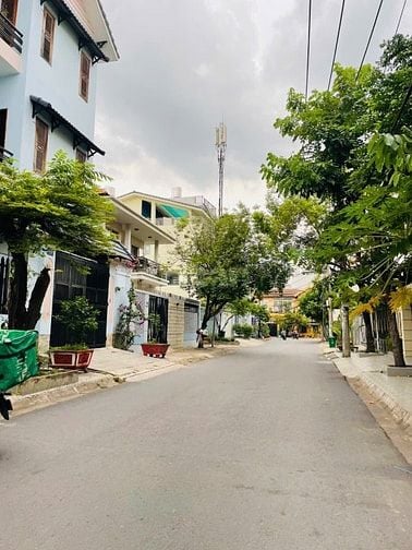 Mặt tiền đường, 173m2( 8.5 x 20 ) khu phân lô bên sông Giga Mall 