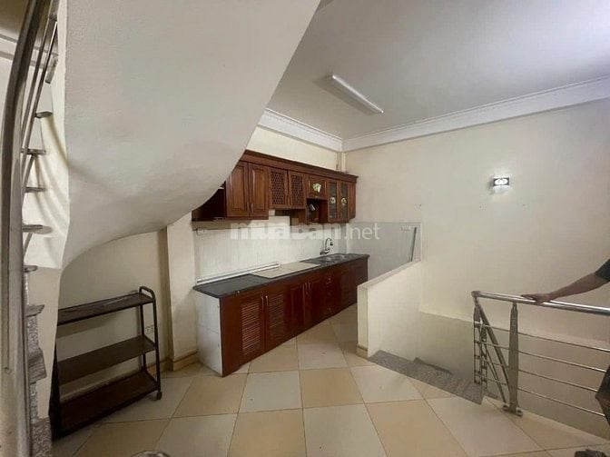 Nhà riêng ngõ phố tân mai nguyễn chính dt45m2x4,5t giá 15tr 