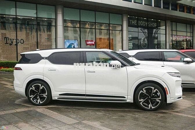 Vinfast VF9 Plus 7 chỗ Trắng