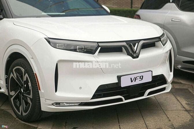 Vinfast VF9 Plus 7 chỗ Trắng