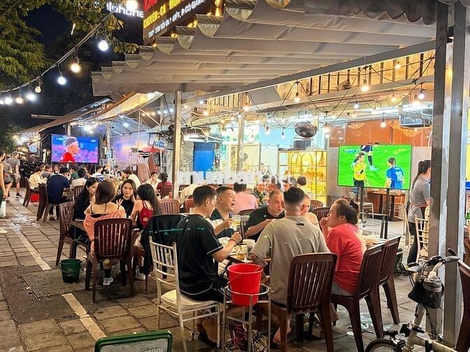 Cần tuyển nhân viên bưng món