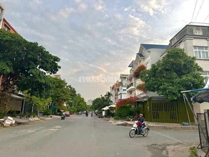 Bán nhà bên sông Phạm Văn Đồng giáp Bình Thạnh, 73m2, 3 tầng 4PN, 9 tỷ