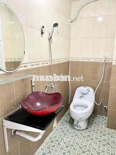 Cho thuê phòng gần Đầm Sen, 26m2, cửa sổ lớn. 4,3tr