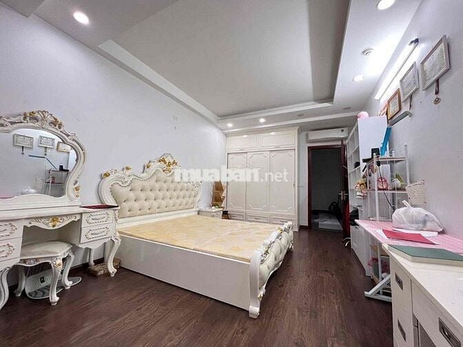 Cho thuê nhà Đền Lừ ô tô đỗ cửa kinh doanh mọi loại hình , 3 bước ra h