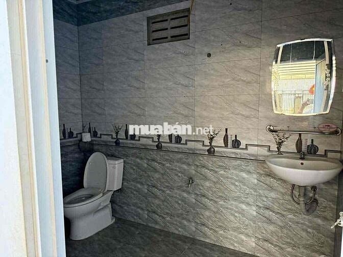CHO THUÊ KHO, XƯỞNG - MẶT TIỀN ĐINH VĂN GIÓ - ĐƯỜNG AMA THAO VÀO 150m