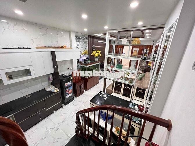 Cho thuê nhà Đền Lừ ô tô đỗ cửa kinh doanh mọi loại hình , 3 bước ra h