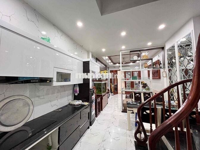 Cho thuê nhà Đền Lừ ô tô đỗ cửa kinh doanh mọi loại hình , 3 bước ra h