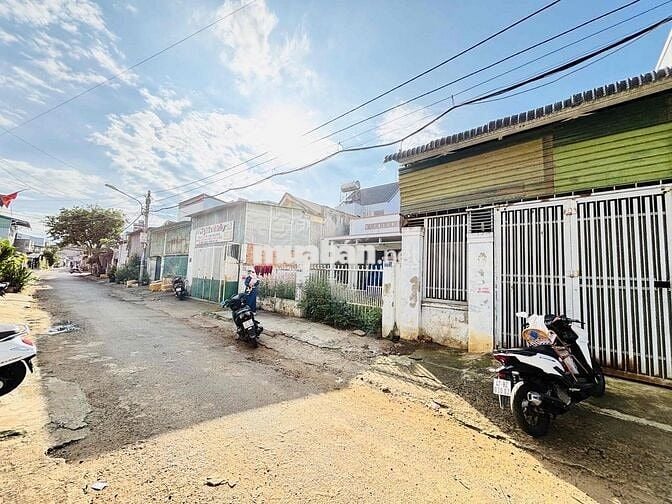 CHO THUÊ KHO, XƯỞNG - MẶT TIỀN ĐINH VĂN GIÓ - ĐƯỜNG AMA THAO VÀO 150m
