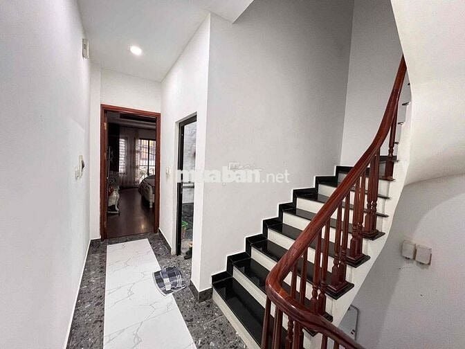 Cho thuê nhà Đền Lừ ô tô đỗ cửa kinh doanh mọi loại hình , 3 bước ra h