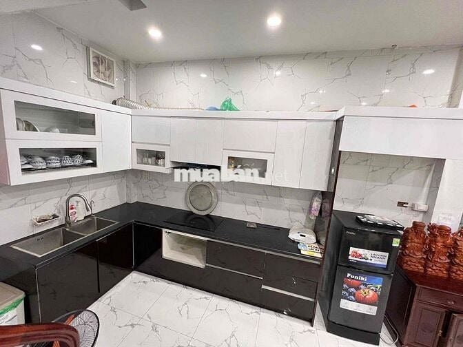 Cho thuê nhà Đền Lừ ô tô đỗ cửa kinh doanh mọi loại hình , 3 bước ra h