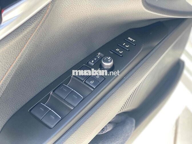 Toyota Camry 2.5Q 2023 Trắng 10.000km