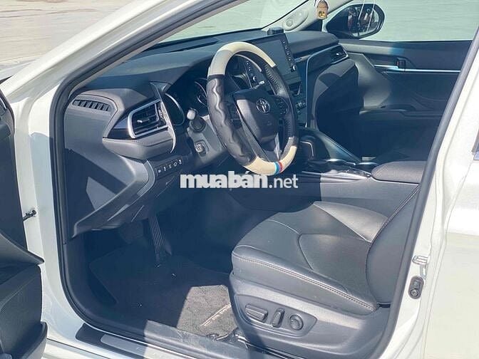 Toyota Camry 2.5Q 2023 Trắng 10.000km
