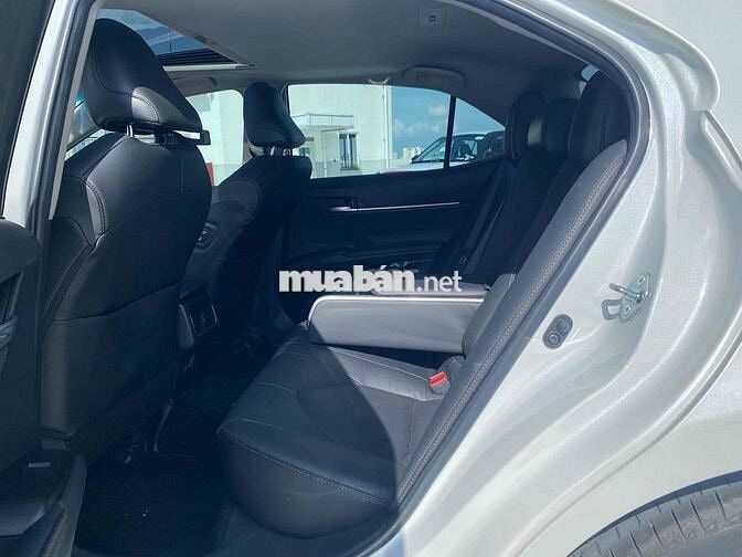 Toyota Camry 2.5Q 2023 Trắng 10.000km
