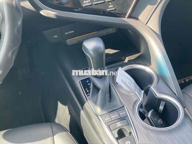Toyota Camry 2.5Q 2023 Trắng 10.000km