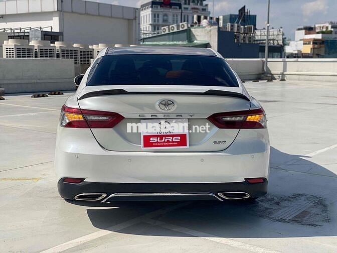 Toyota Camry 2.5Q 2023 Trắng 10.000km
