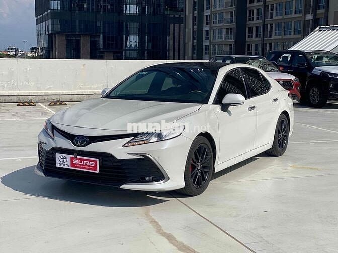 Toyota Camry 2.5Q 2023 Trắng 10.000km