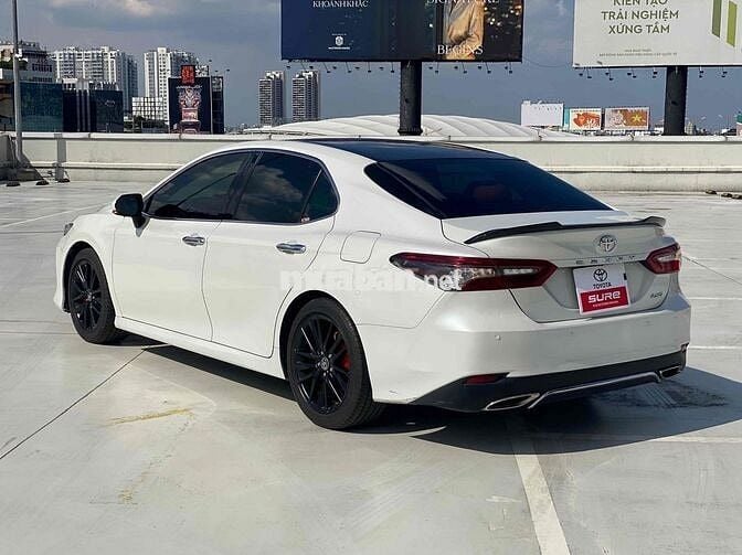 Toyota Camry 2.5Q 2023 Trắng 10.000km