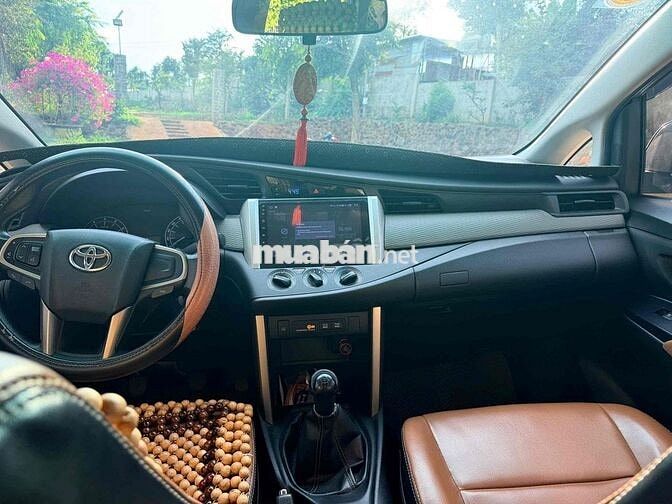 Toyota Innova E 2017 Số sàn Bạc