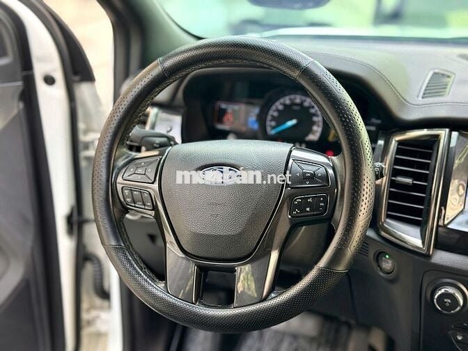 Ford Everest Titanium 2019 Trắng 78.000 km 1 cầu