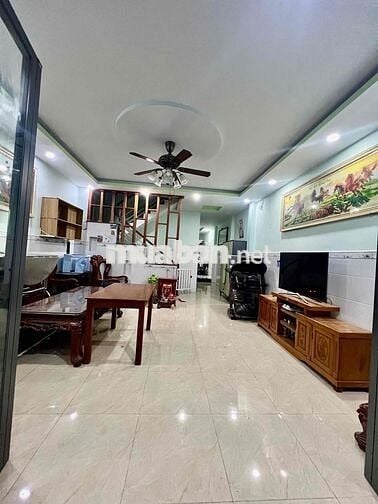 Cho Thuê Nhà Sân Ôtô 7 Chổ DT 5x22 1Trệt 1Lầu 3Pn 2Wc Đường Tải