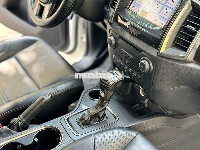 Ford Everest Titanium 2019 Trắng 78.000 km 1 cầu